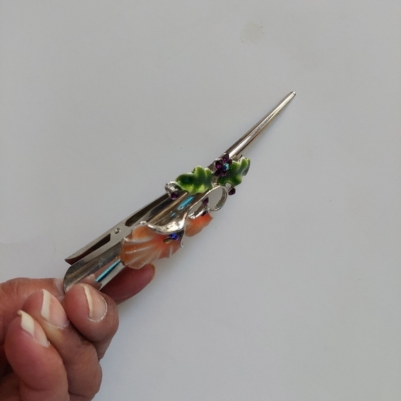 Lovely Floral Enamel 5" Hair Clip - Picture 5 of 8